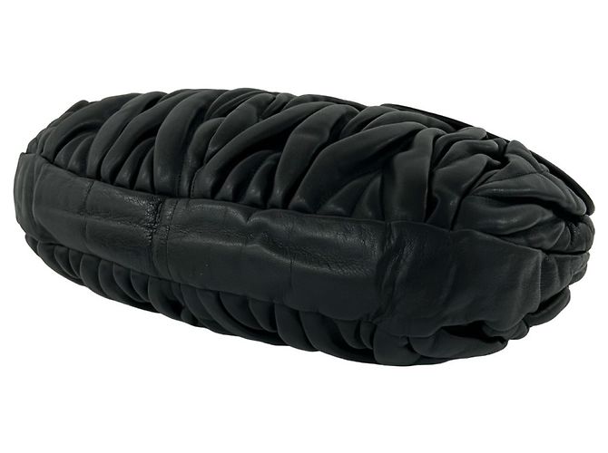 Miu Miu Matelassé Lederhandtasche mit Logo-Hardware Schwarz - Ansicht 8