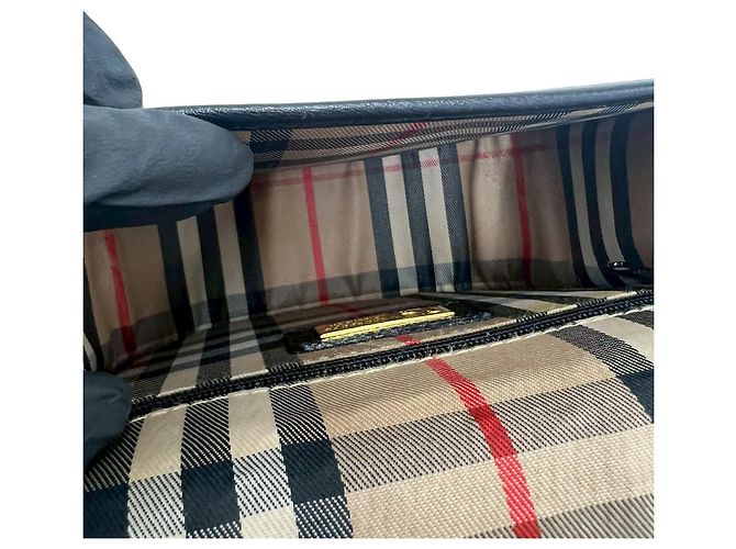 Mini borsa a tracolla Burberry in pelle nera Nero - vista 9