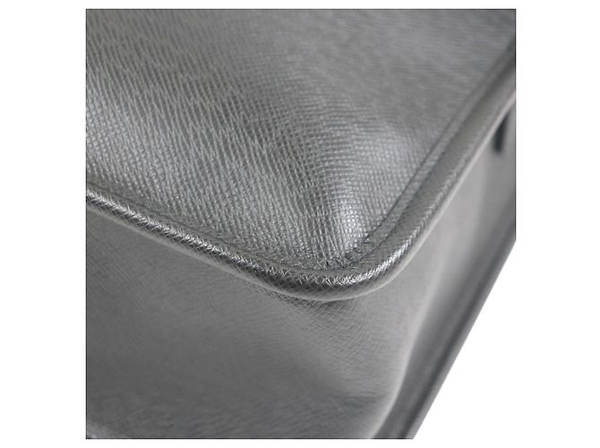Borsetta Louis Vuitton Anton in Taiga grigio Marrone - vista 10