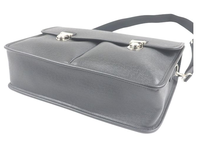 Borsetta Louis Vuitton Anton in Taiga grigio Marrone - vista 3