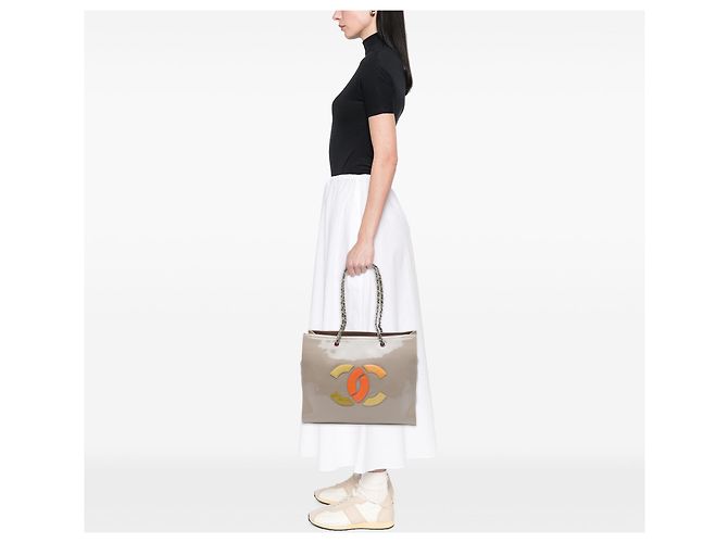 Borsa Tote Chanel Ligne CC in vernice marrone Taupe - vista 6