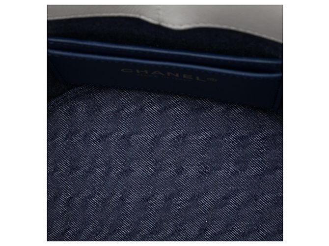 Chanel Vanity Case Elegante in Pelle d'Agnello Bianca con Catena CC Bianco - vista 4