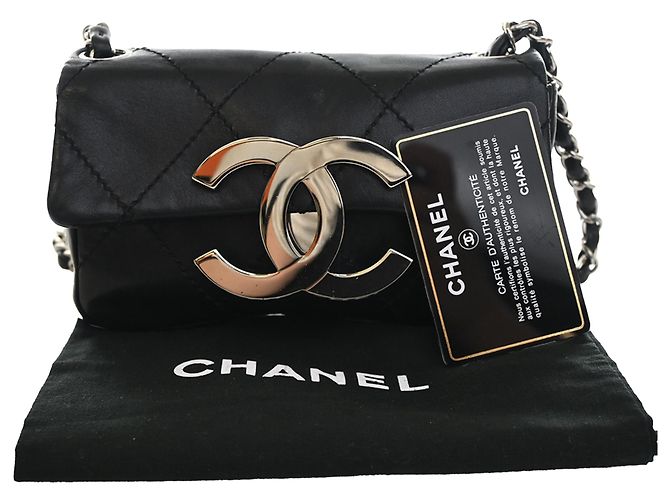 Chanel Black Oversized CC Calfskin Diamond Stitch Flap Noir - vue 15