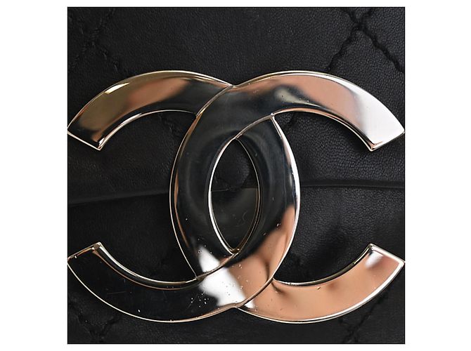 Chanel Black Oversized CC Calfskin Diamond Stitch Flap Noir - vue 7