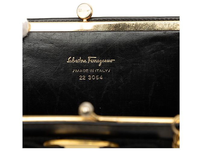 Salvatore Ferragamo Ferragamo Vara Bow Crossbody aus schwarzem Leder mit Kiss-Lock-Verschluss und Kette - Ansicht 5
