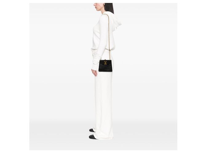 Salvatore Ferragamo Ferragamo Vara Bow Crossbody aus schwarzem Leder mit Kiss-Lock-Verschluss und Kette - Ansicht 8