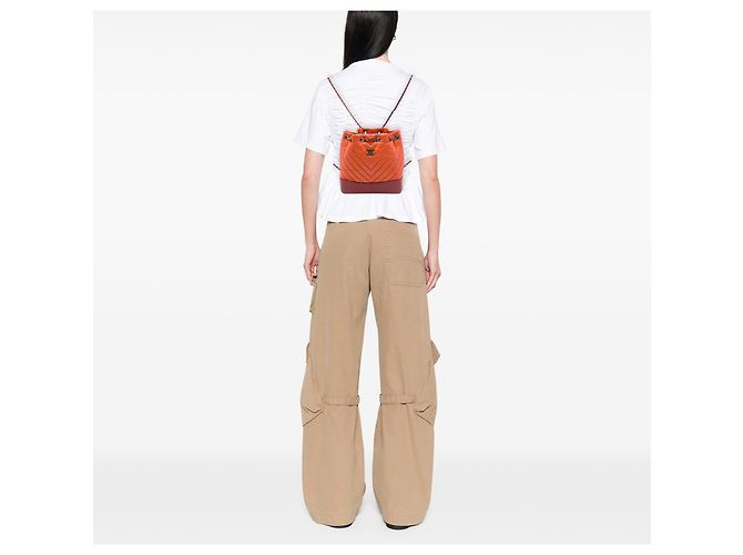 Chanel Orange Small Bicolor Chevron Gabrielle Rucksack aus gealtertem Kalbsleder - Ansicht 6