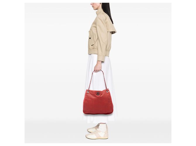 Borsa Tote Chanel Up In The Air in vitello traforato rosso - vista 6