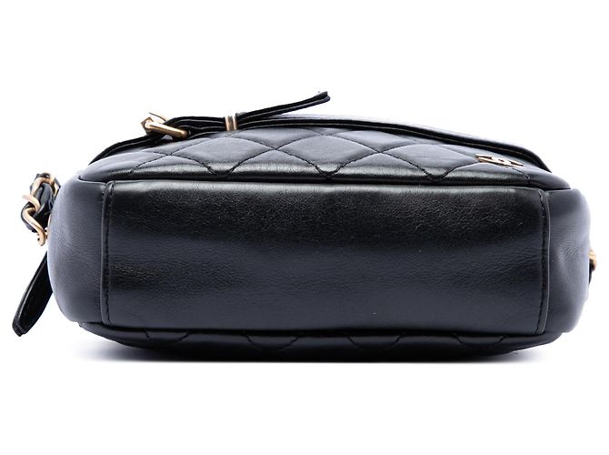 Bolsa Camera Chanel Small em pele de cordeiro acolchoada preta com fivela Preto - vista 3