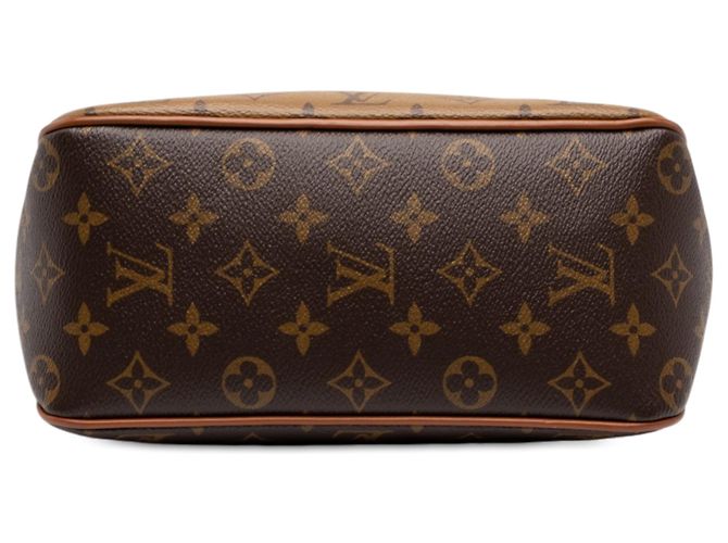 Louis Vuitton Brown Monogram Reverse Dauphine Hobo PM Castaño - vista 3