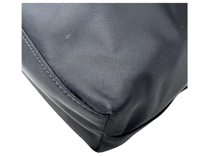 Borsa Tote/Borsa a Tracolla Burberry Artie 2-Way in Nylon Nero - vista 16