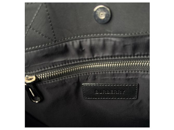Borsa Tote/Borsa a Tracolla Burberry Artie 2-Way in Nylon Nero - vista 8