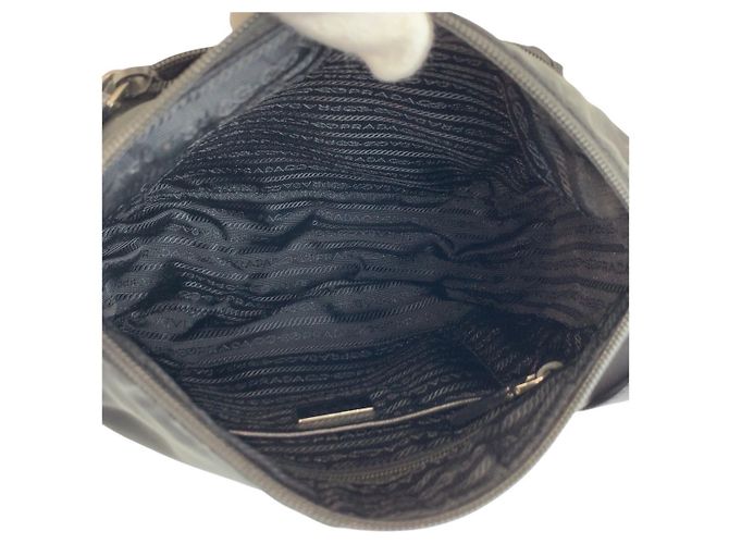 Borsa a tracolla Prada in nylon nero - vista 9