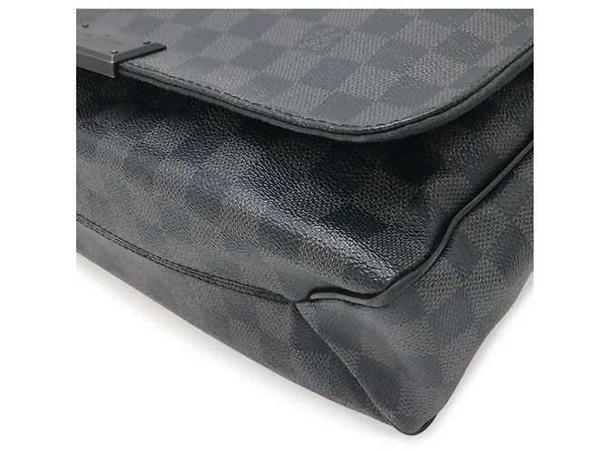 Sac Messenger Louis Vuitton District MM Multicolore - vue 3
