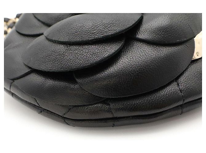 Pochette con catena Chanel Camellia Matelassé Nero - vista 3