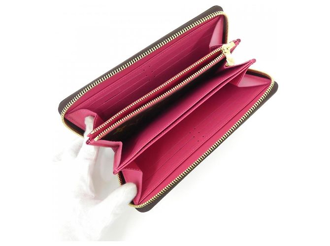 Cartera Zippy Louis Vuitton Monogram Vivienne Holiday Castaño - vista 5