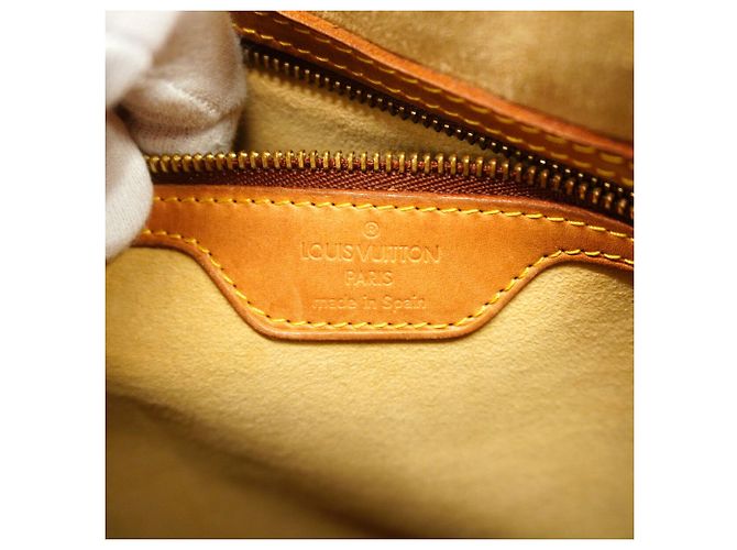 Bolsa de Ombro Louis Vuitton Monogram Looping GM Marrom - vista 5