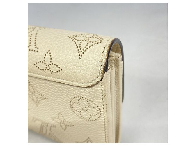Louis Vuitton Mahina Portefeuille Iris Long Wallet Bianco sporco - vista 7