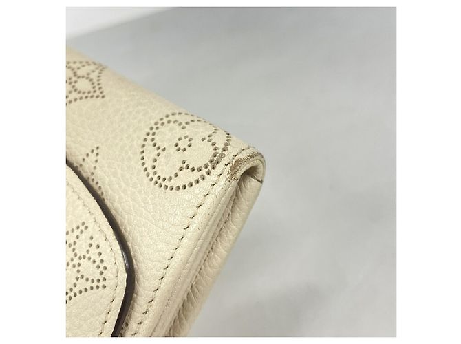 Louis Vuitton Mahina Portefeuille Iris Long Wallet Bianco sporco - vista 8