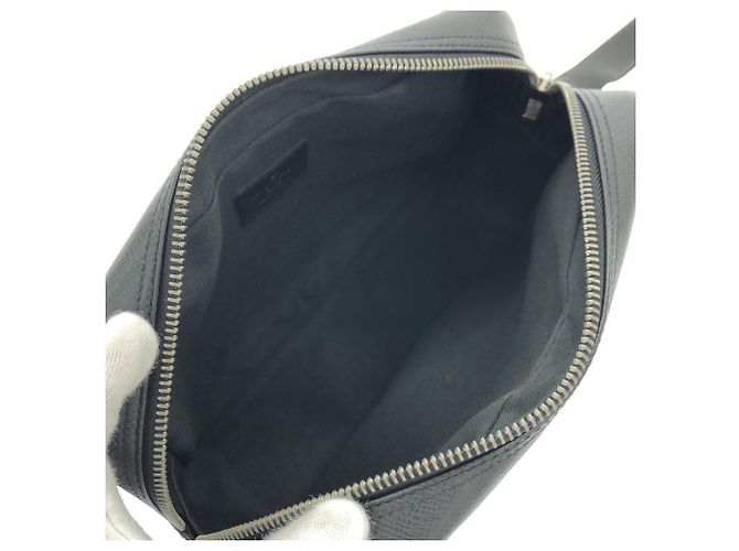 Bolsa de mão Louis Vuitton Taiga Kalga Cinza - vista 8