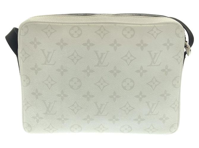 Borsa a tracolla Louis Vuitton Taiga Lama Outdoor Messenger Bianco - vista 2