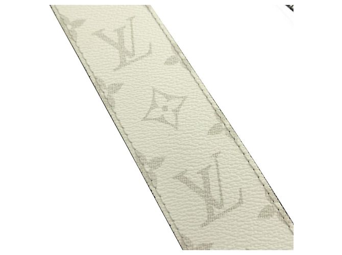 Borsa a tracolla Louis Vuitton Taiga Lama Outdoor Messenger Bianco - vista 7