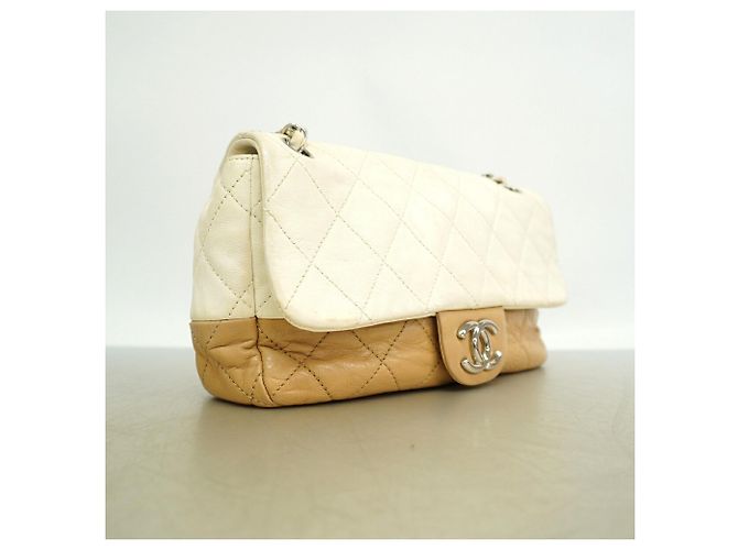Borsa a tracolla Chanel Matelassé Marrone Bianco - vista 2