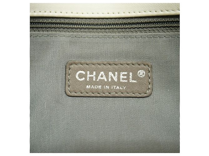 Borsa a tracolla Chanel Matelassé Marrone Bianco - vista 5