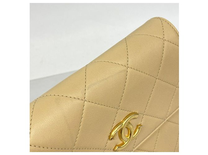 Timeless Borsa a tracolla Chanel Matelassé in pelle di agnello Beige - vista 8