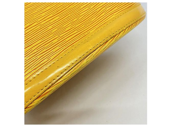 Borsa a tracolla Louis Vuitton Epi Saint Jacques Giallo - vista 10