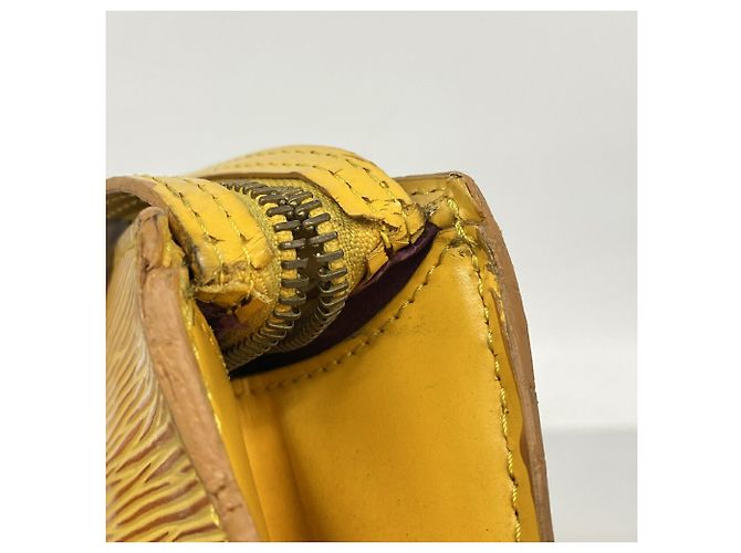 Borsa a tracolla Louis Vuitton Epi Saint Jacques Giallo - vista 6