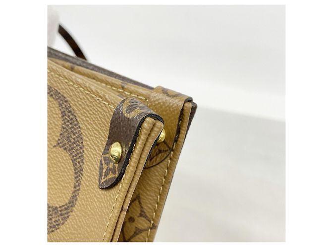 Louis Vuitton Monogram Giant Reverse OnTheGo GM Tote Bag Braun - Ansicht 7