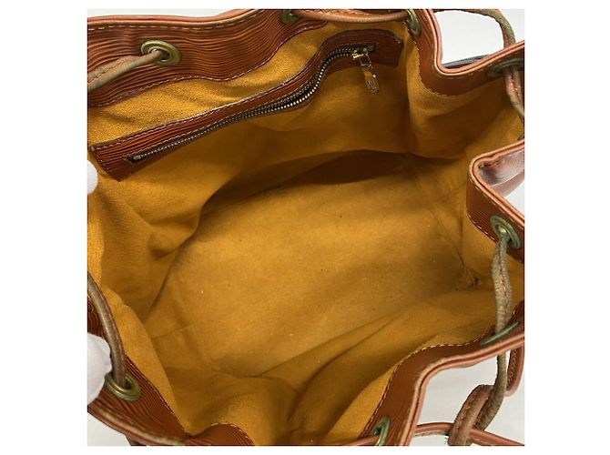 Noe Borsa a tracolla Louis Vuitton Epi Petit Noé Marrone - vista 4