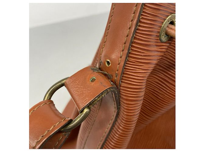 Noe Borsa a tracolla Louis Vuitton Epi Petit Noé Marrone - vista 6