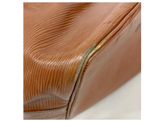 Noe Borsa a tracolla Louis Vuitton Epi Petit Noé Marrone - vista 9