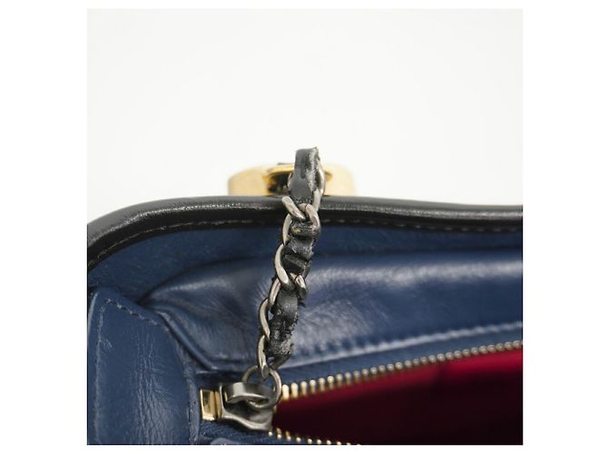 Chanel Gabrielle Schultertasche Schwarz Marineblau - Ansicht 8