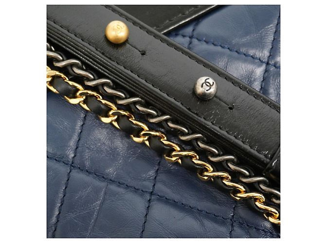 Chanel Gabrielle Schultertasche Schwarz Marineblau - Ansicht 9