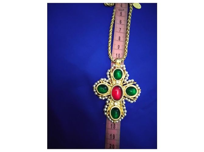 Collana Chanel con Pendente a Croce e Perle Rosso D'oro Verde - vista 2