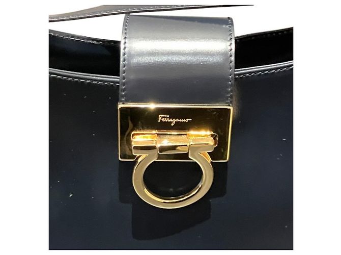 Borsa a tracolla Salvatore Ferragamo Gancini in pelle nera Nero - vista 9