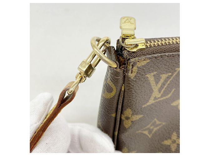 Bolso Louis Vuitton Monogram Pochette Accessoires Castaño - vista 7