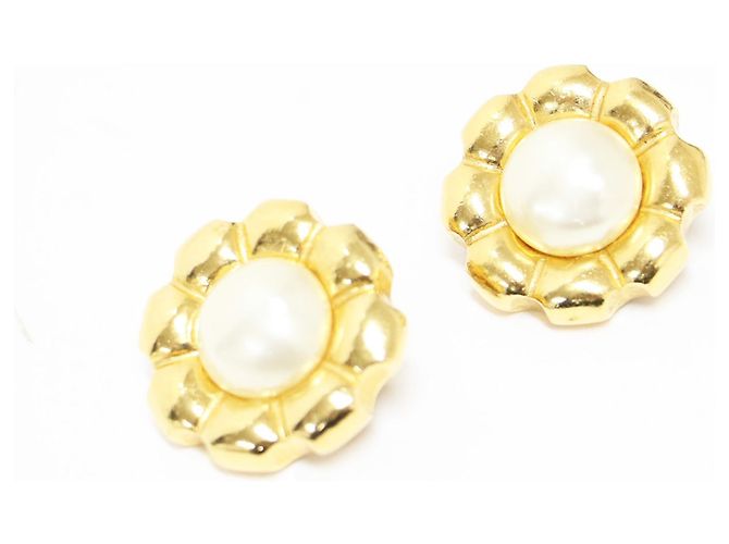 Orecchini a clip Chanel con motivo floreale dorato e perle D'oro - vista 5