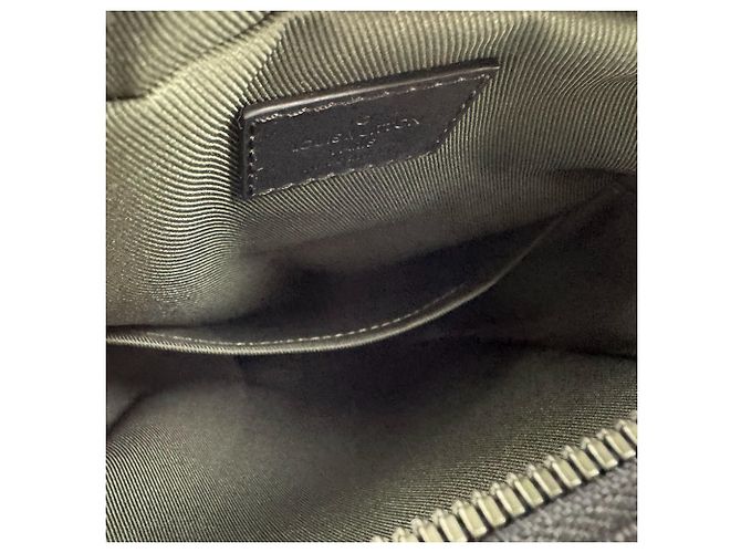 Vivienne Bolsa de Ombro Louis Vuitton Monogram Eclipse Marrom Preto Caqui Monograma - vista 10
