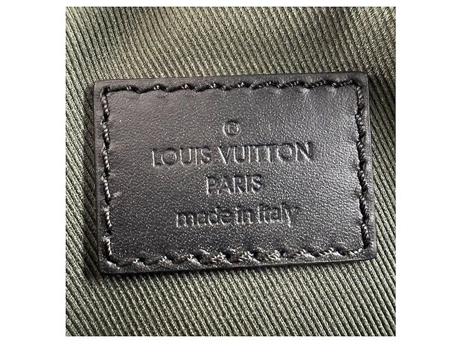 Vivienne Bolsa de Ombro Louis Vuitton Monogram Eclipse Marrom Preto Caqui Monograma - vista 11