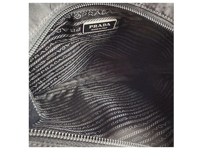 Prada Nylon Schultertasche Schwarz - Ansicht 11