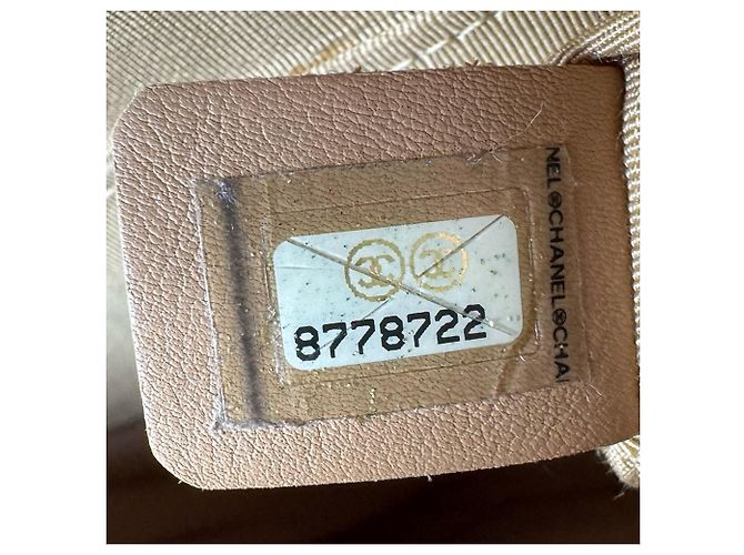 Borsa a tracolla Chanel in vitello martellato beige - vista 13