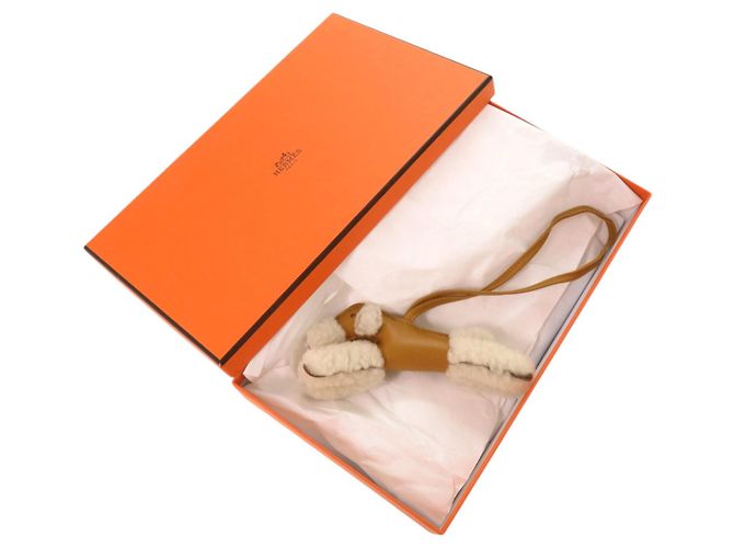 Hermès Hermes Badi Agneau Milo Mouton Sesame Z Stamp Bag Charm Marrone - vista 2