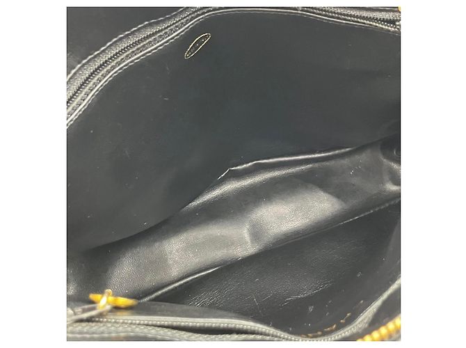 Borsa a tracolla Chanel in pelle d'agnello matelassé trapezoidale con ciondolo a placca Nero - vista 11