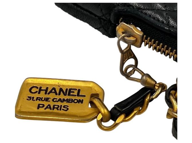 Borsa a tracolla Chanel in pelle d'agnello matelassé trapezoidale con ciondolo a placca Nero - vista 7