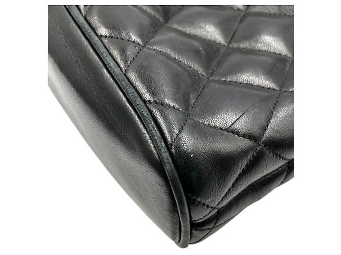 Borsa a tracolla Chanel in pelle d'agnello matelassé trapezoidale con ciondolo a placca Nero - vista 8