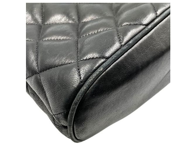 Borsa a tracolla Chanel in pelle d'agnello matelassé trapezoidale con ciondolo a placca Nero - vista 9
